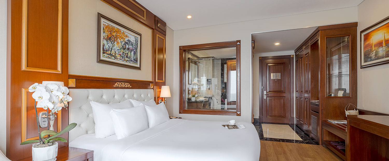 Deluxe Double Ocean View bedroom