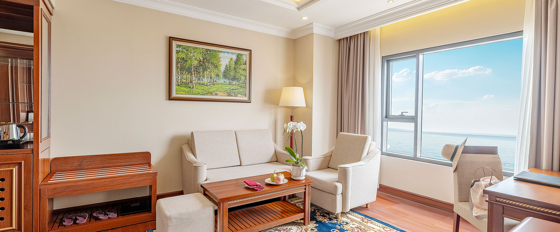 Junior Suite Ocean Front bedroom